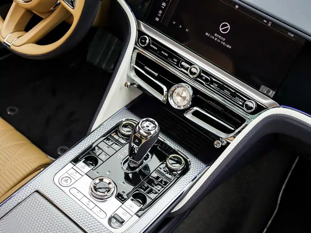 Bentley Flying Spur PHEV — миниатюра 22