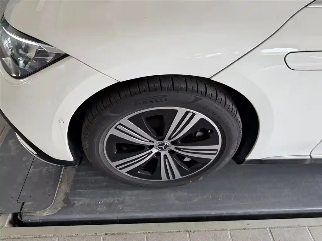 Mercedes-Benz EQE 2025 500 4MATIC Luxury