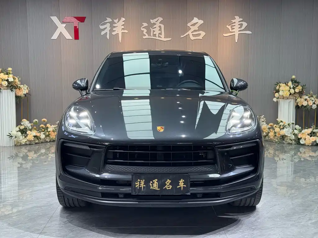 PORSCHE MACAN