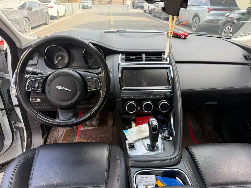 Jaguar E-PACE — миниатюра 9