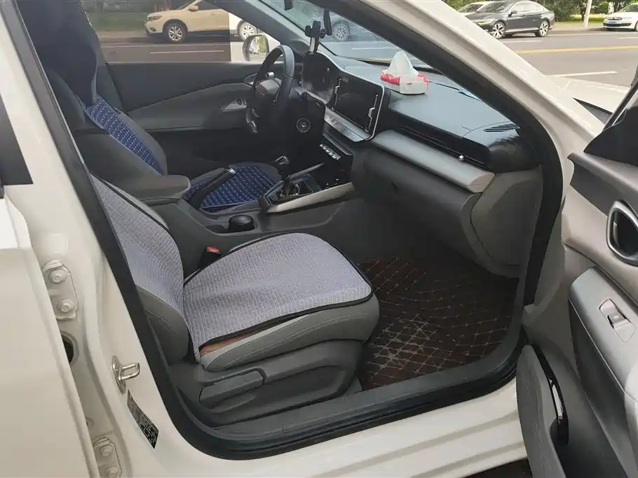 Baojun RC-5 2020 RC-5W 1.5L MT Elite