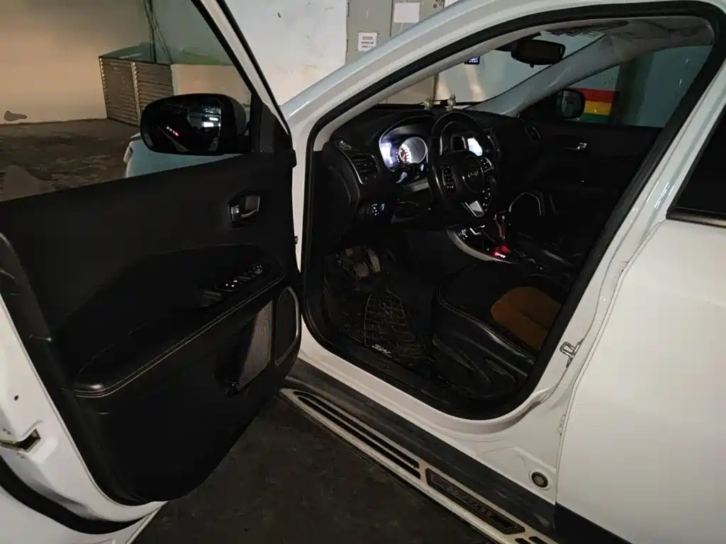 Jeep Compass — миниатюра 12