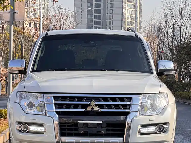 mitsubishi pajero