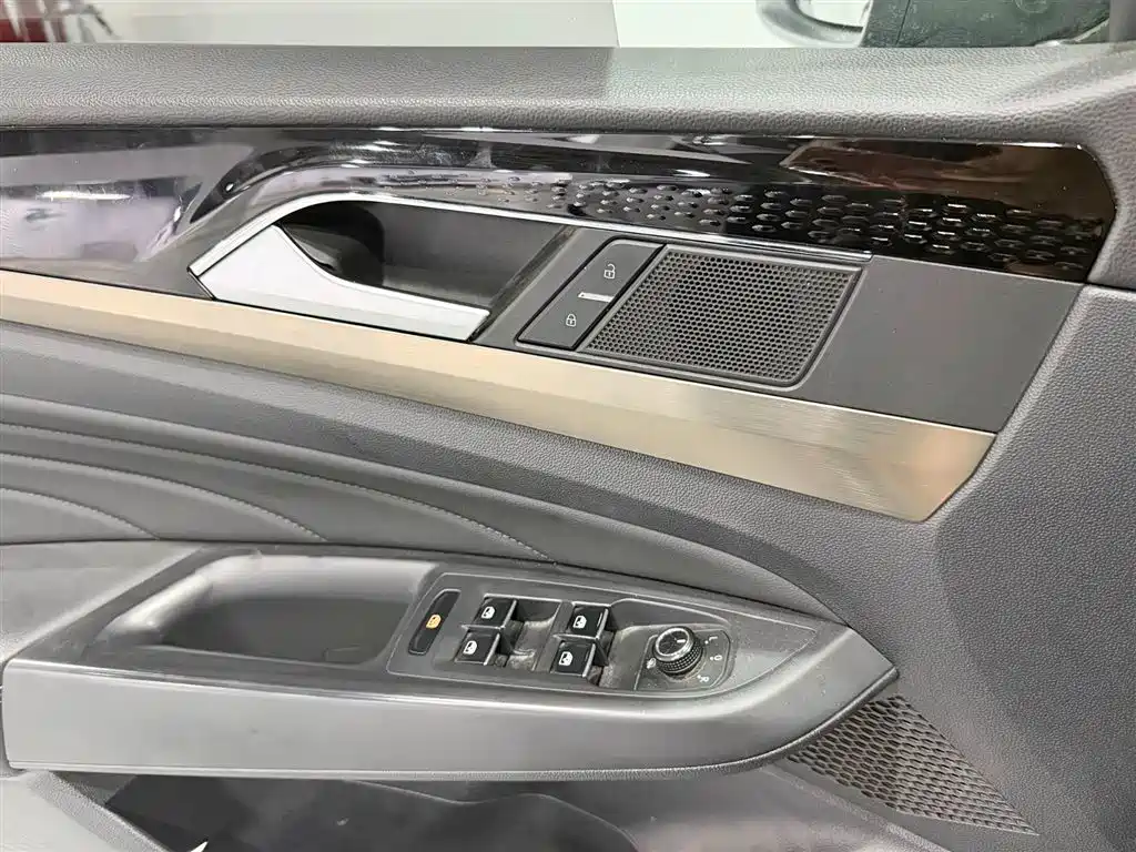 Volkswagen Passat 2020 330TSI Elite VI
