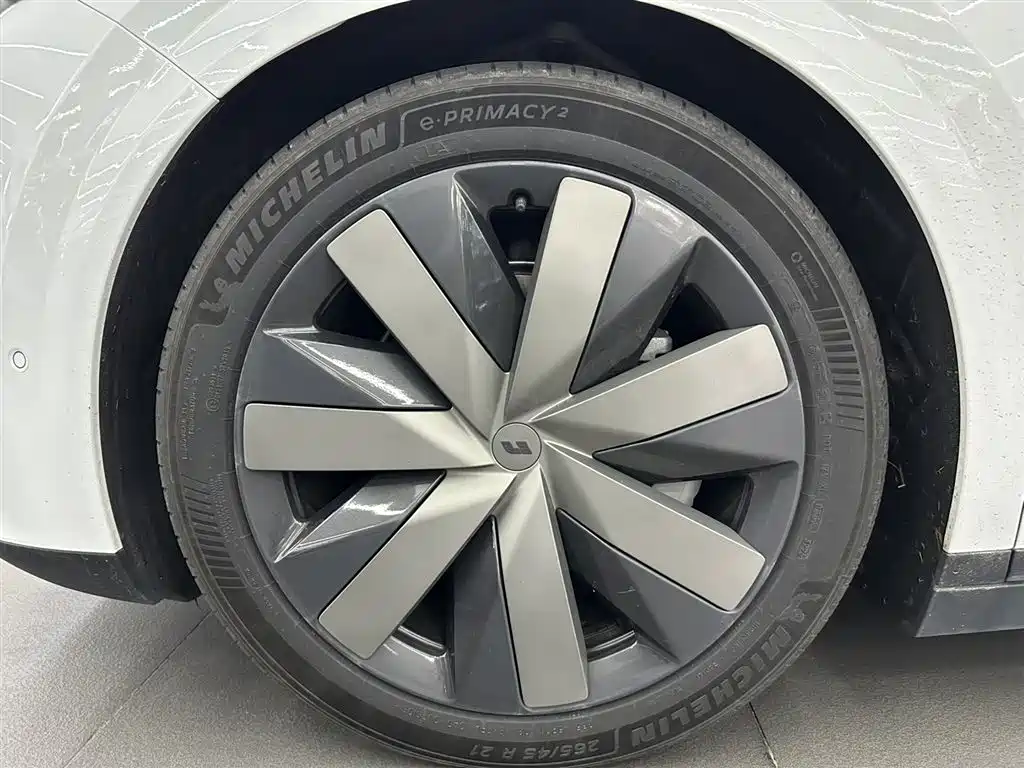 Li Auto i8 2025 Standard