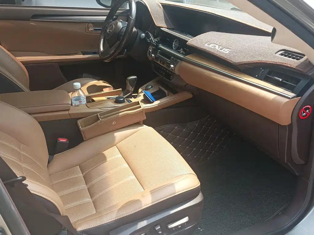 Lexus ES 2015 300h Comfort