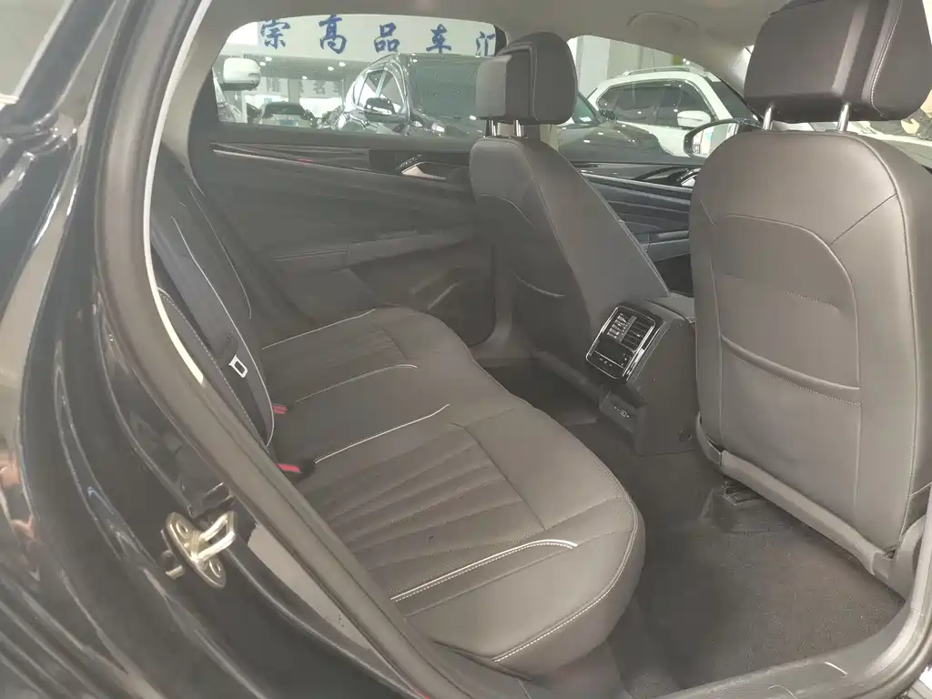 Volkswagen Passat 2024 380TSI
