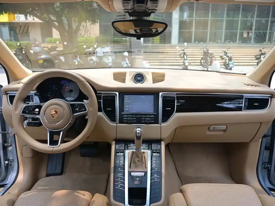 Porsche Macan — миниатюра 4