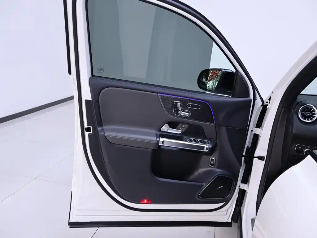 Mercedes-Benz GLB AMG — миниатюра 18