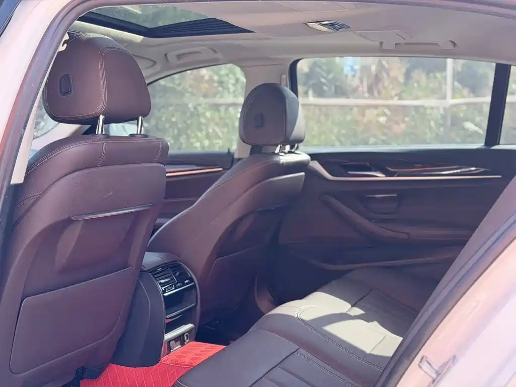 BMW 5 Series — миниатюра 6