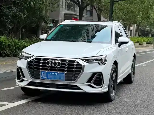 AUDI  Q3 2022