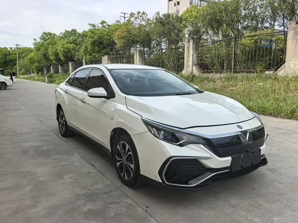 Venucia D60EV