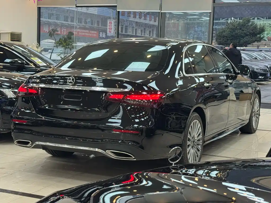 MERCEDES-BENZ E CLASS