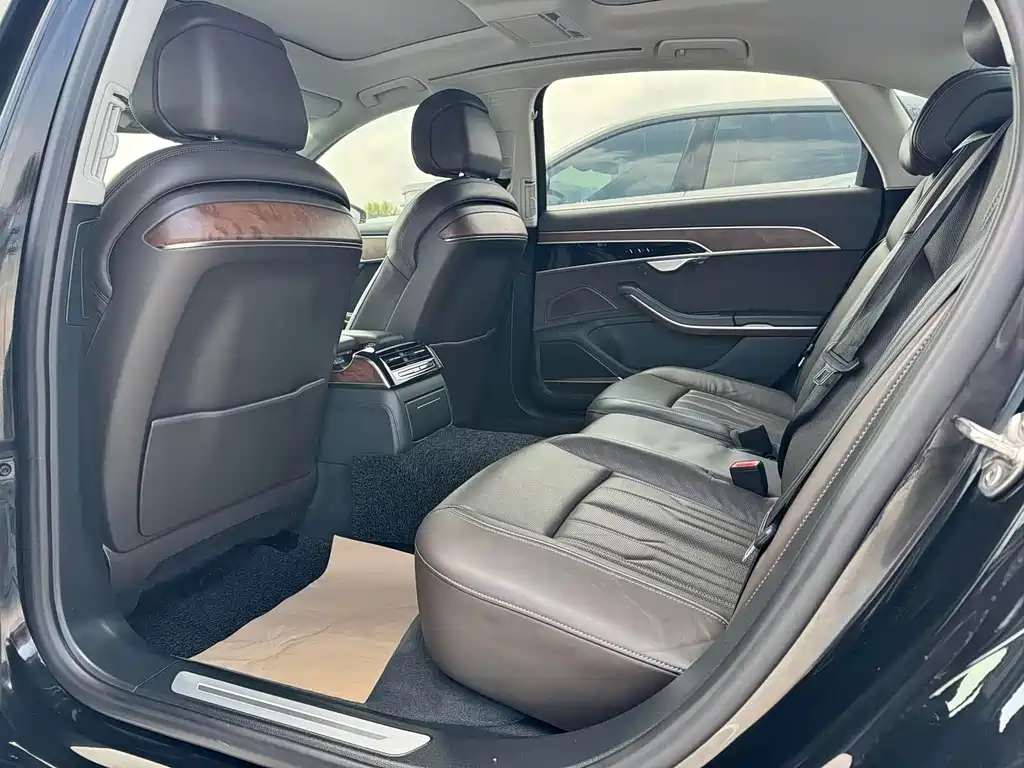 Audi A8 — миниатюра 12