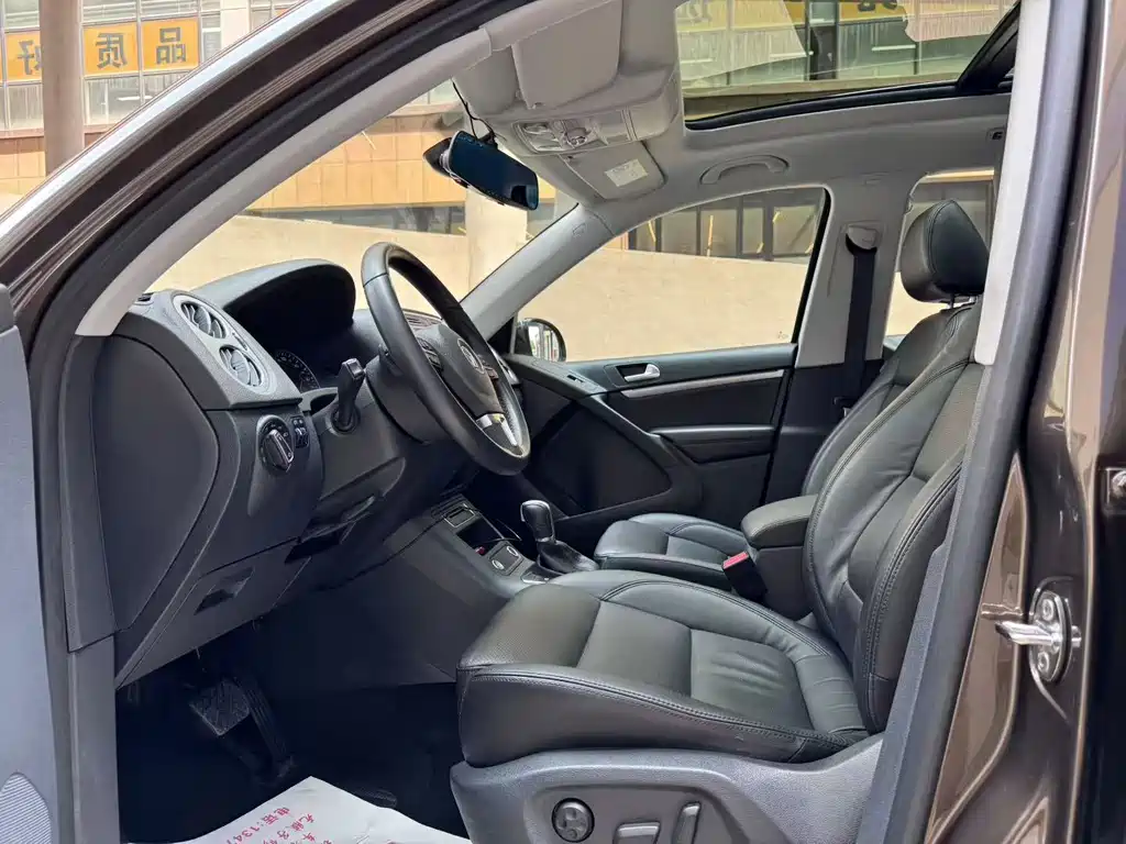 Volkswagen Tiguan 2015 1.8TSI AT Luxury