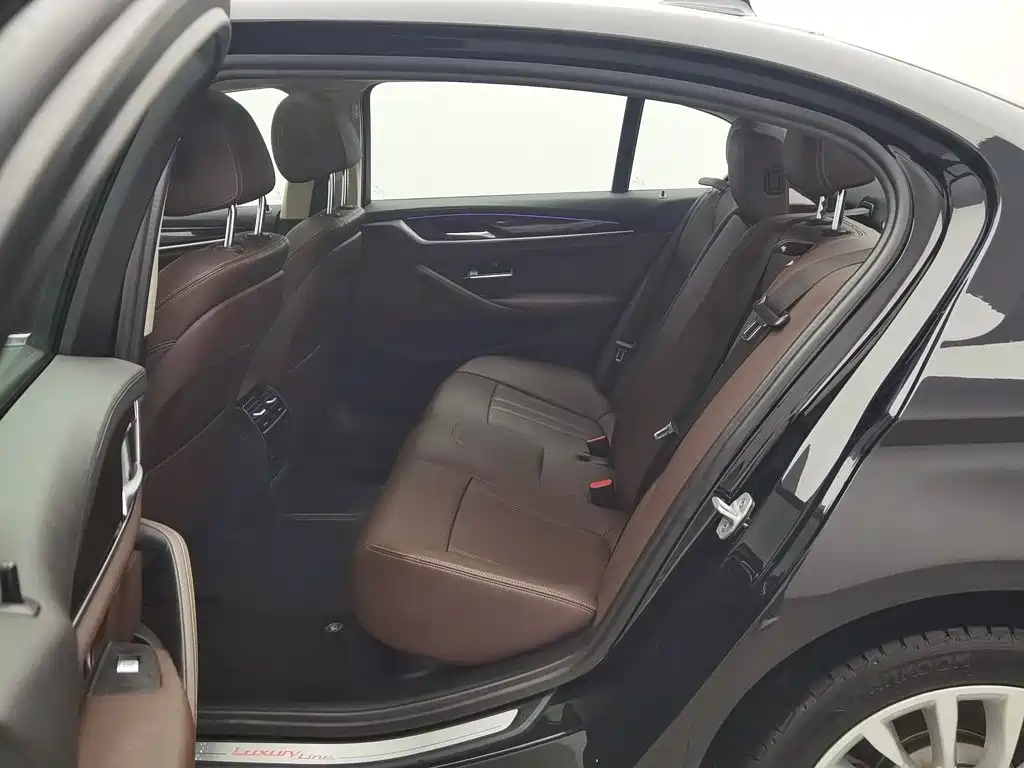BMW 5 Series — миниатюра 15