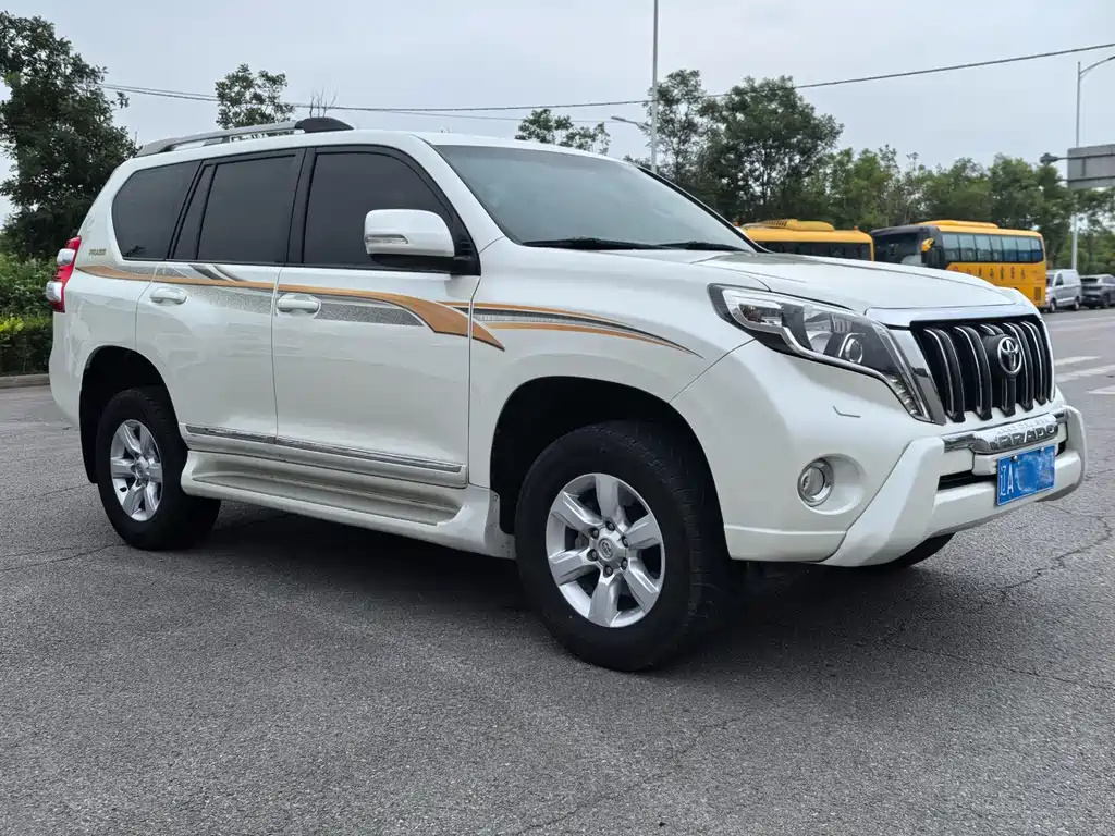 Toyota Land Cruiser Prado 2014 2.7L AT Luxury