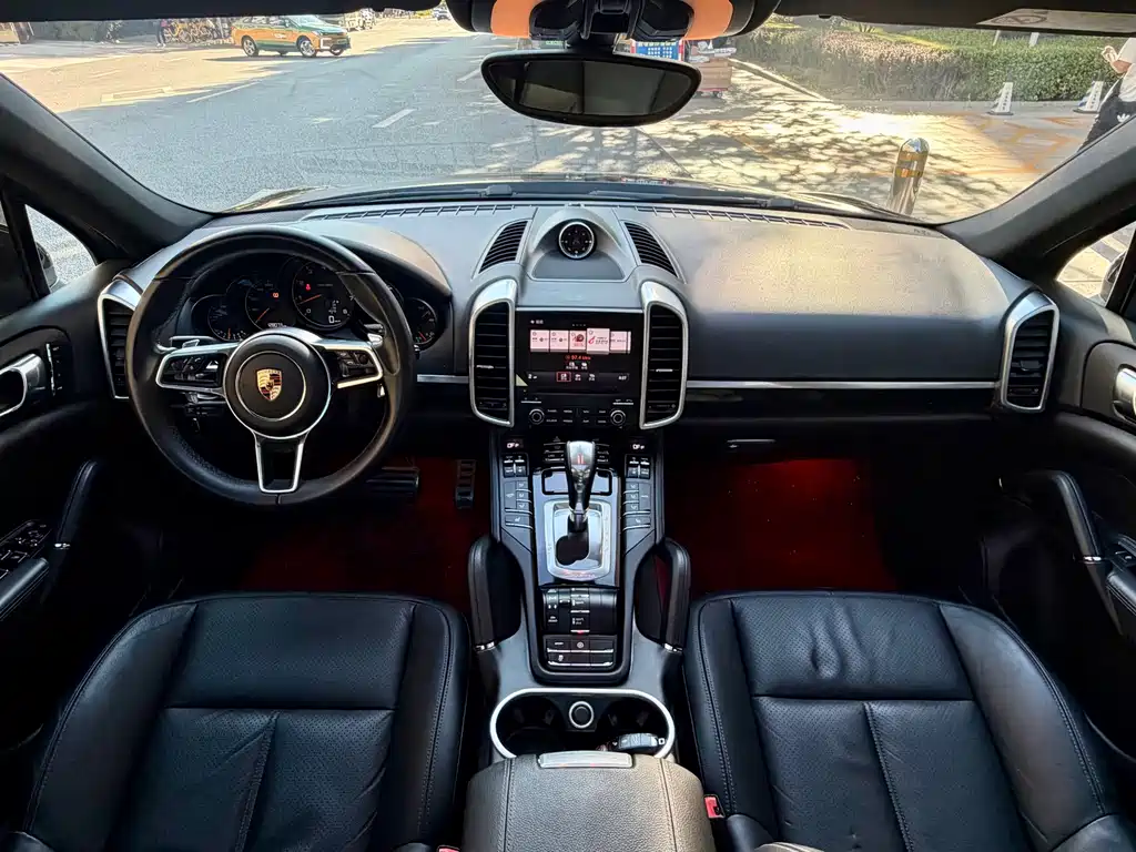 Porsche Cayenne — миниатюра 9
