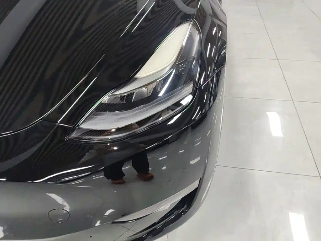 Tesla Model Y — миниатюра 24