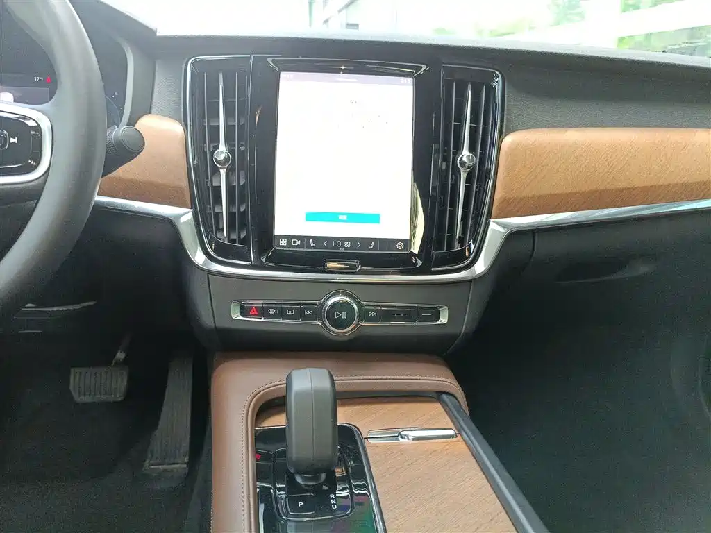 Volvo S90 2024 B5 Luxury