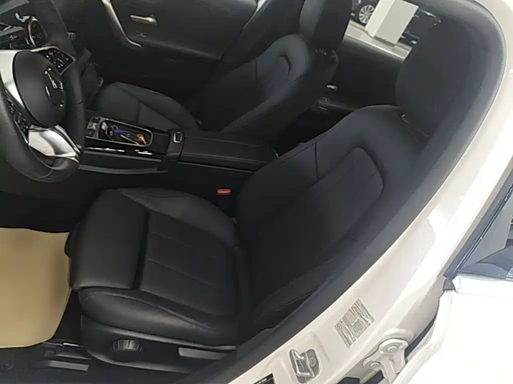 Mercedes-Benz A-Class — миниатюра 11