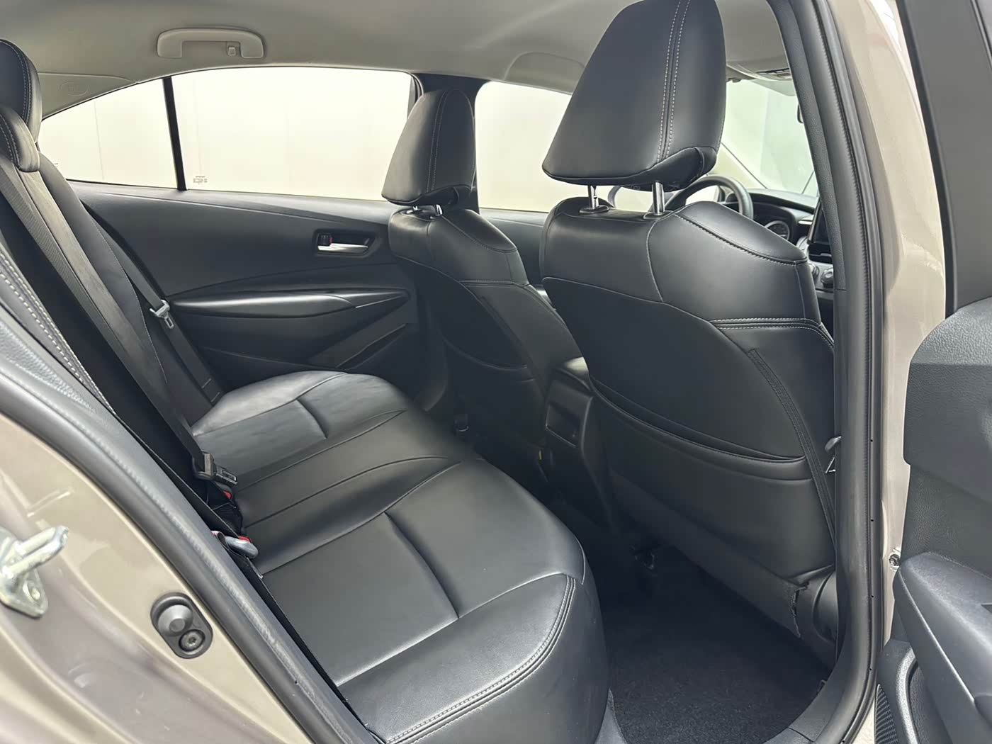 Toyota Corolla 1.2 л 2022 г. шампань/коричневый, пробег 40000 км