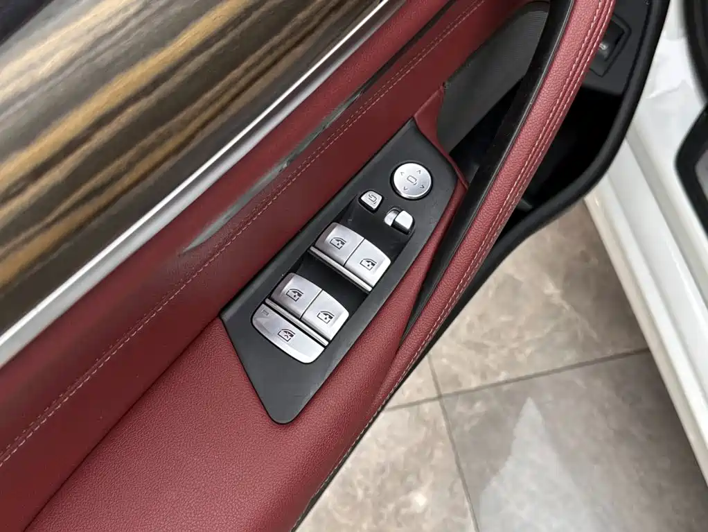 BMW 5 Series — миниатюра 16