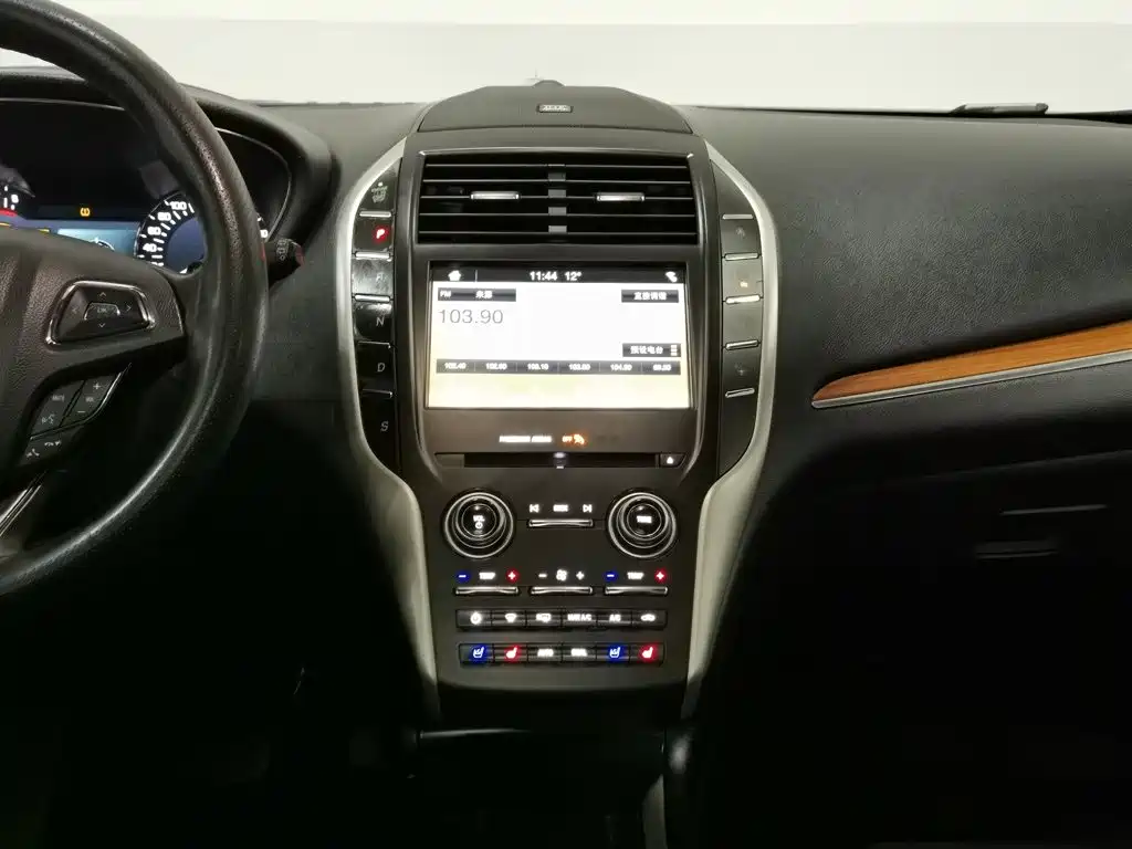 Lincoln MKC — миниатюра 12