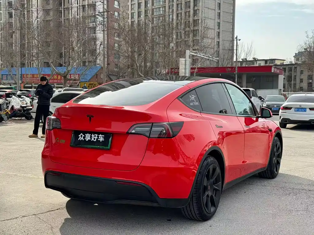 TESLA MODEL Y