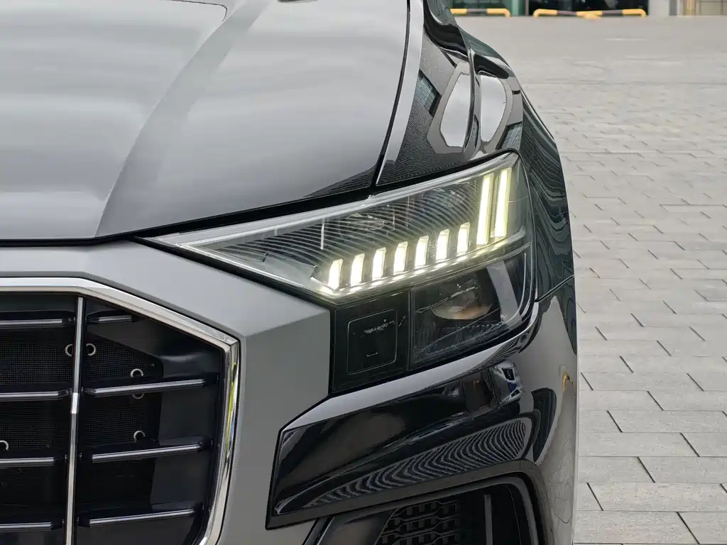 Audi Q8 2022 55 TFSI Luxury