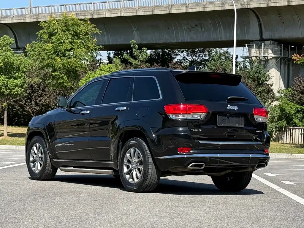 Jeep Grand Cherokee (Import) — миниатюра 4