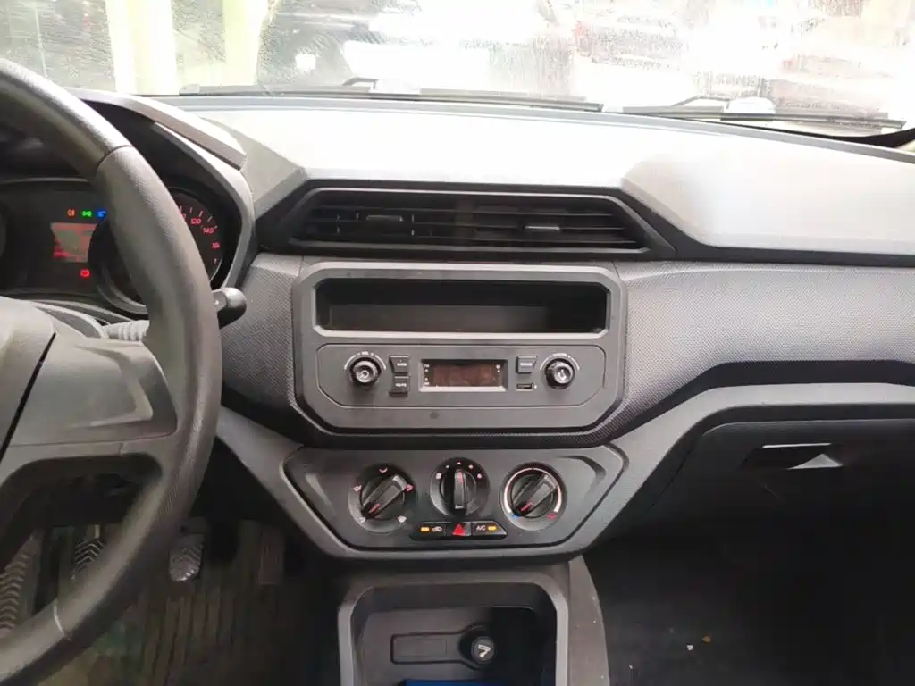 Wuling Hongguang — миниатюра 13