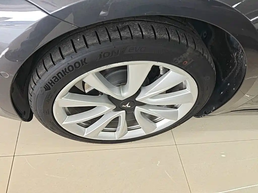 Tesla Model 3 — миниатюра 23