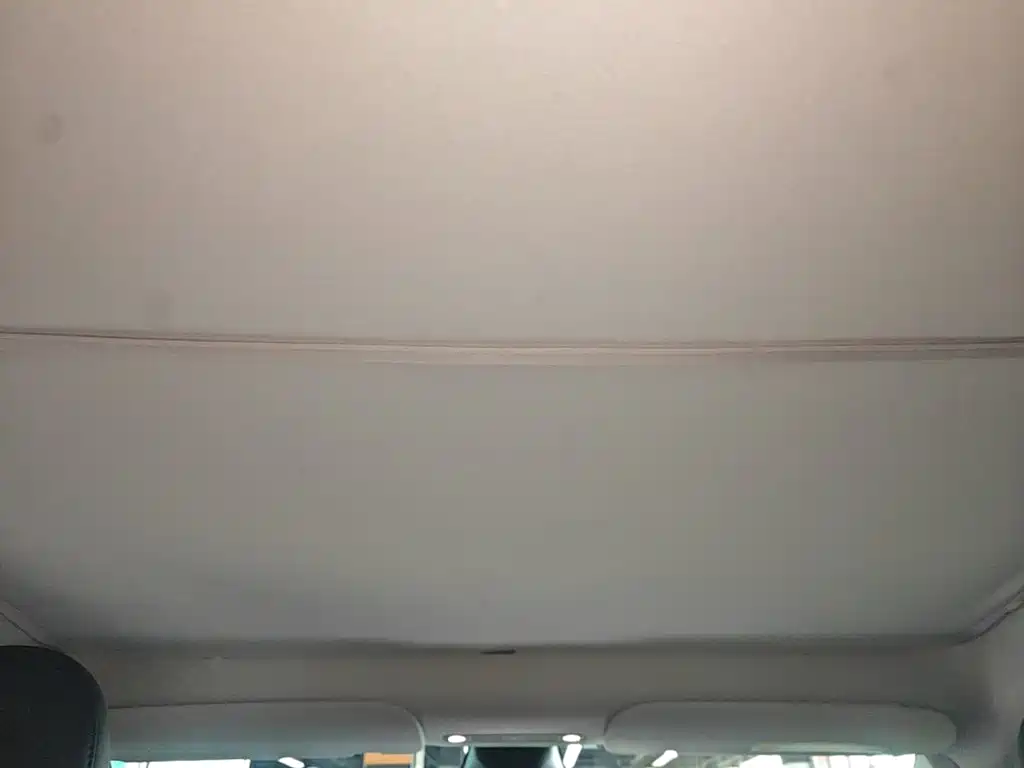 Tesla Model Y — миниатюра 18