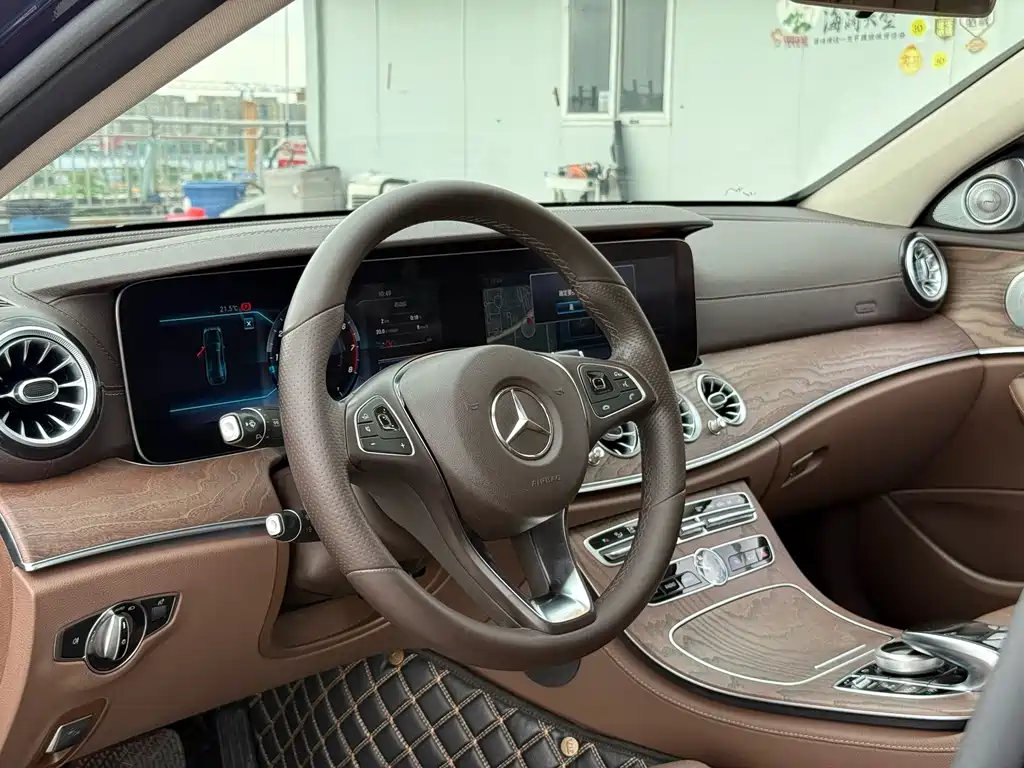 Mercedes-Benz E-Class — миниатюра 8