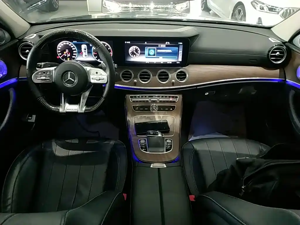 Mercedes-Benz E-Class — миниатюра 6