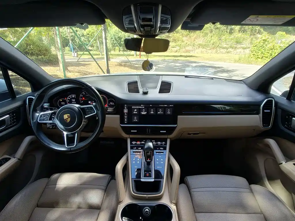 PORSCHE CAYENNE
