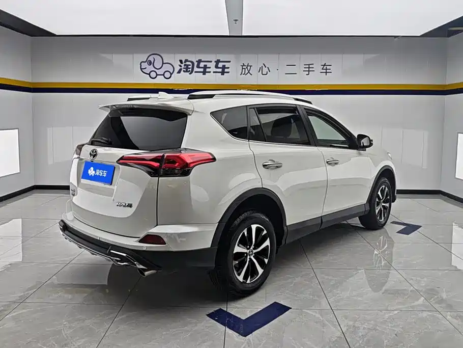 Toyota RAV4 — миниатюра 3