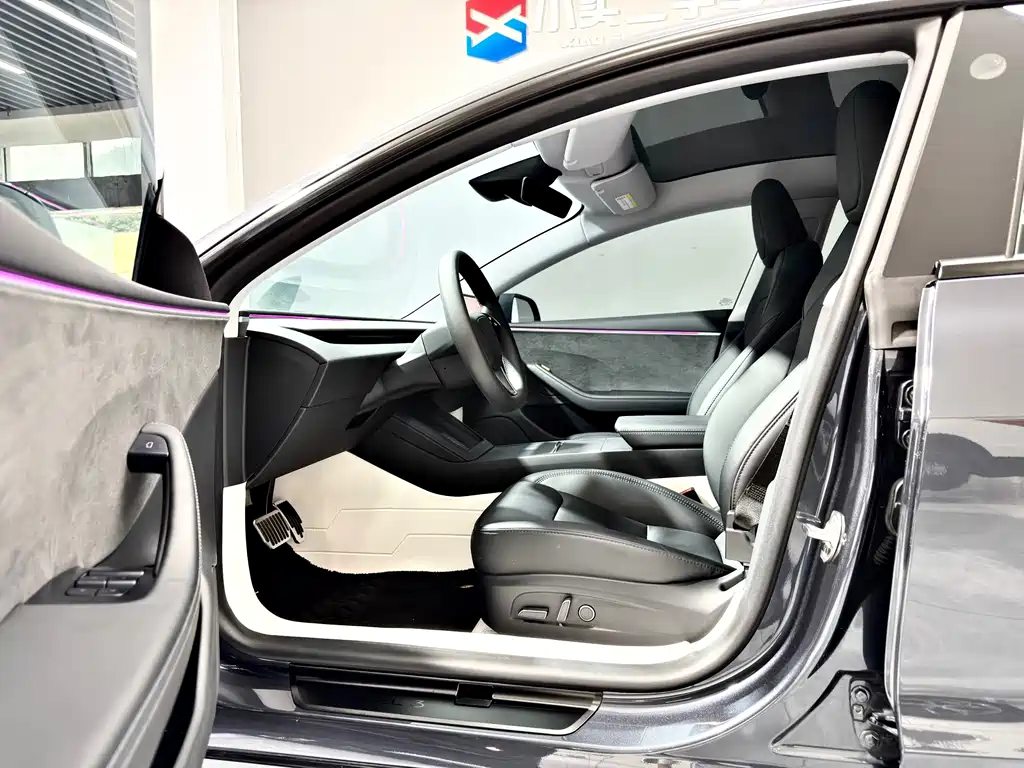 Tesla Model 3 — миниатюра 4