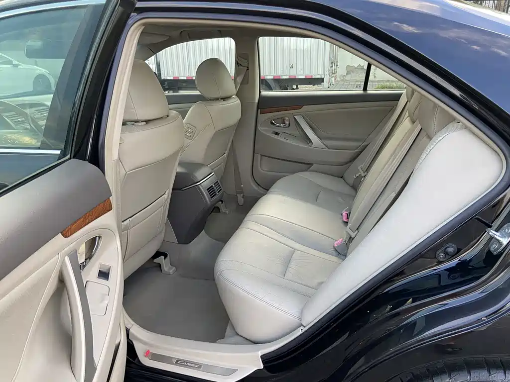 Toyota Camry — миниатюра 9