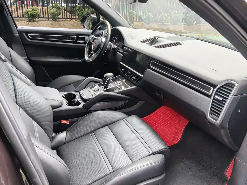 Porsche Cayenne — миниатюра 10
