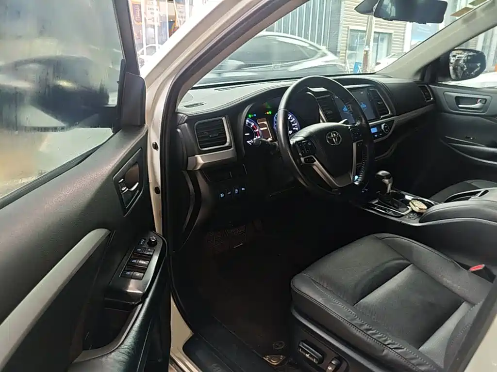 Toyota Highlander — миниатюра 16
