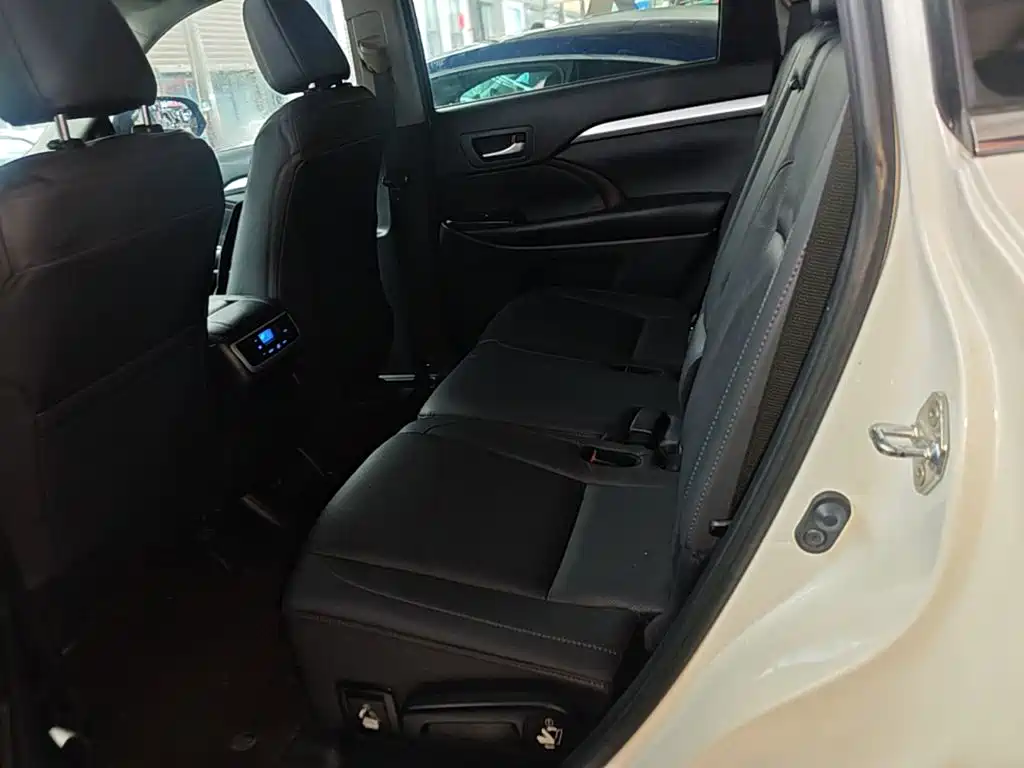 Toyota Highlander — миниатюра 17