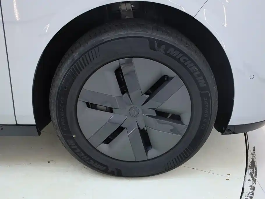 Li Auto Li MEGA — миниатюра 17