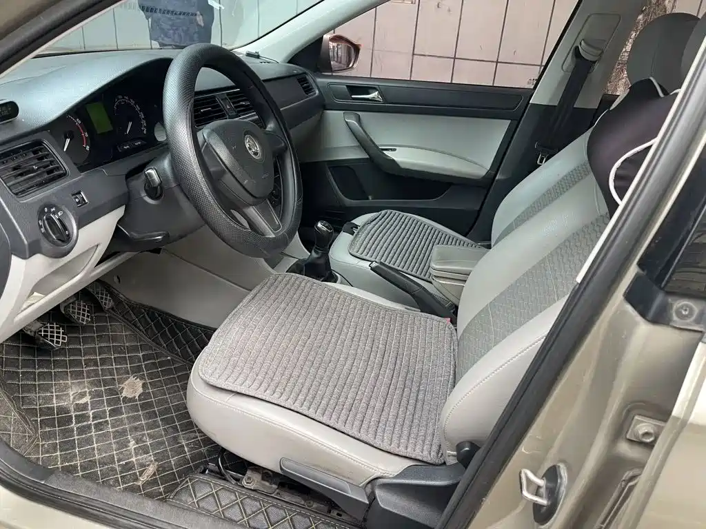Skoda Rapid — миниатюра 8