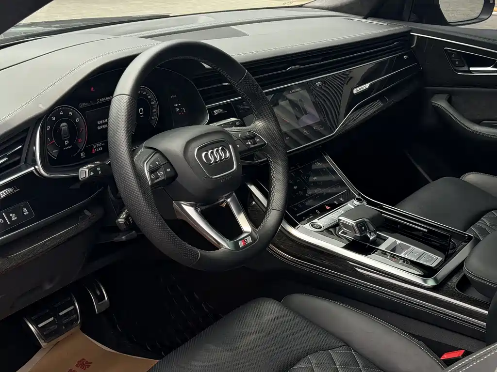 Audi Q8 2022 55 TFSI Premium