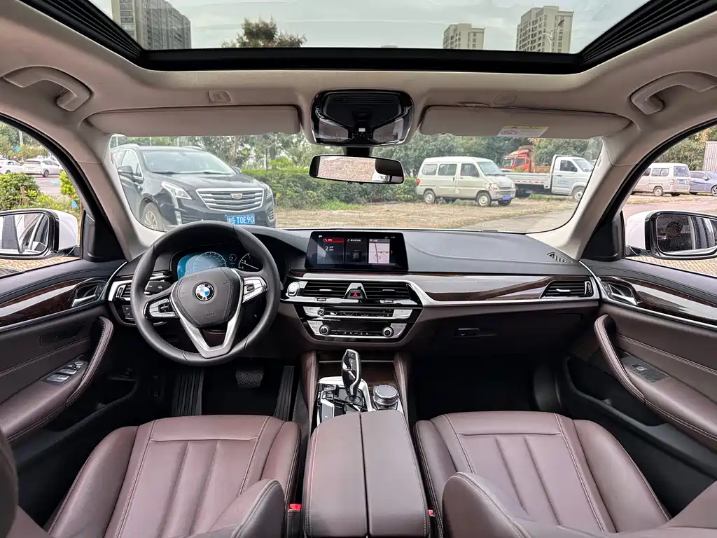 BMW 5 Series — миниатюра 6