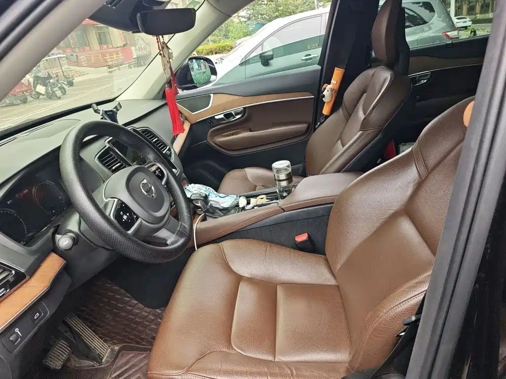 Volvo XC90 — миниатюра 8