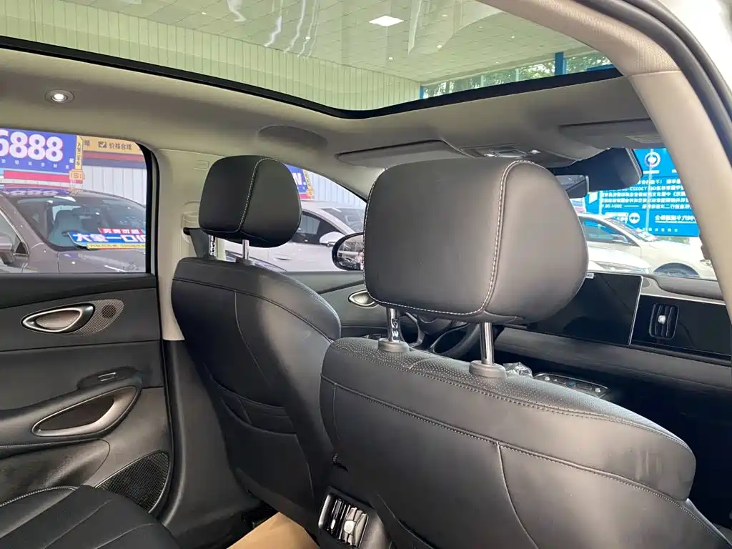 BYD Sealion 05 EV — миниатюра 11