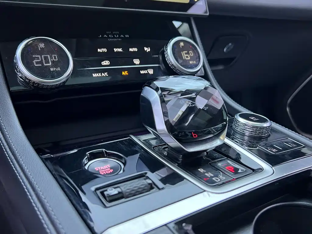 Jaguar XFL — миниатюра 20